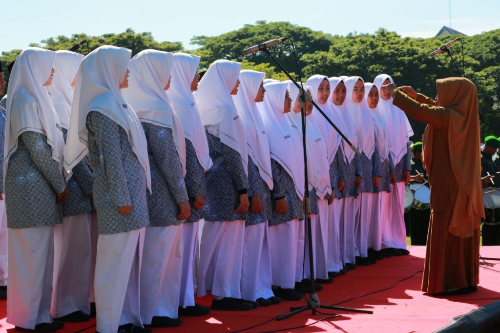 sekolahan muslim sedang upacara